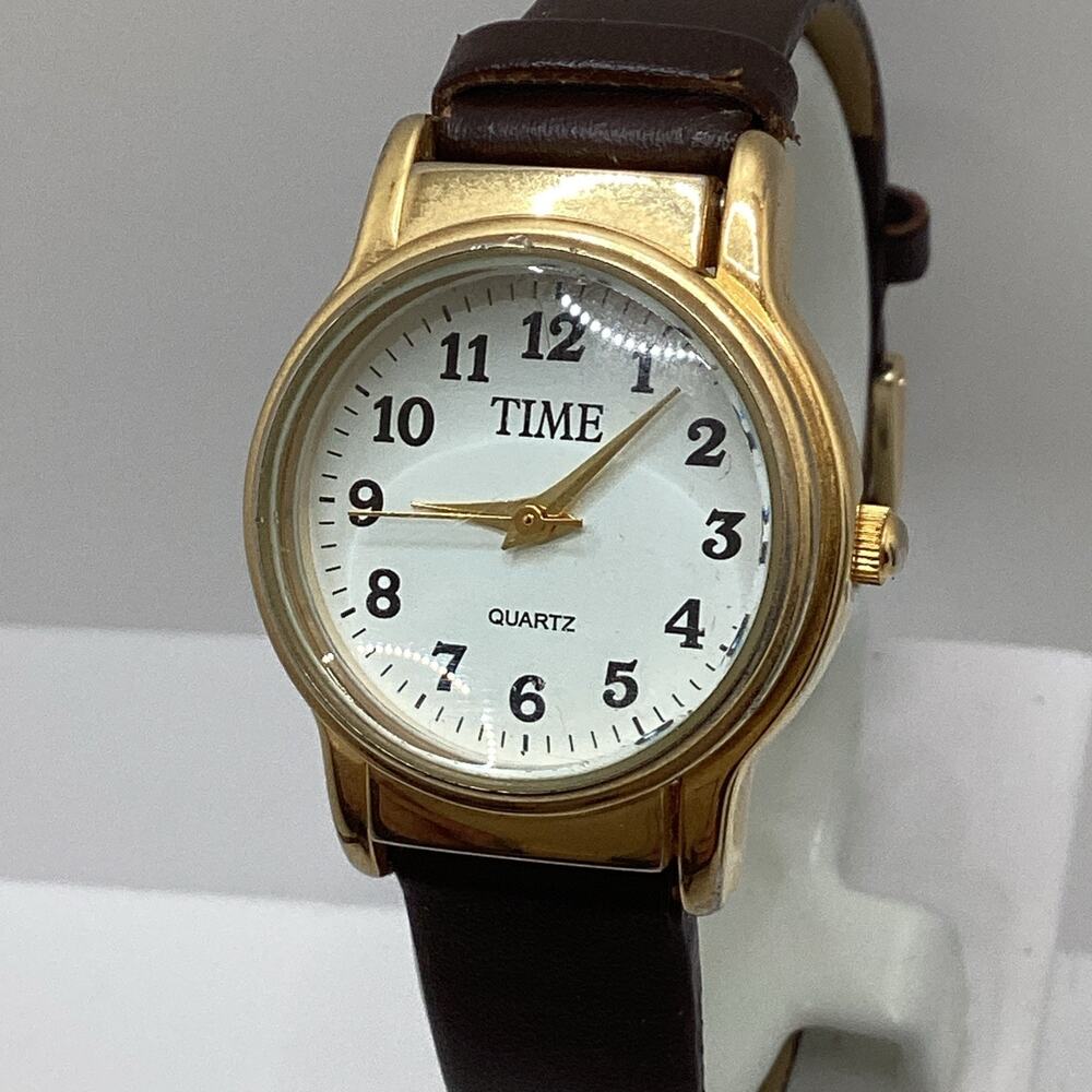 Vintage Time Magazine Women’s Watch Gold Tone W Magnifying Glass New Battery